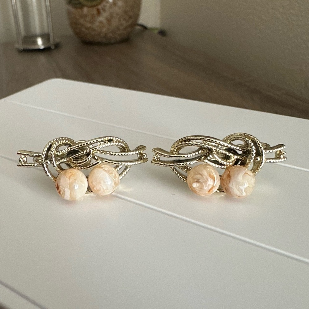 Vintage Coro Screw On Heart Gold Tone Earrings Art Faux Stone Glass Pearls